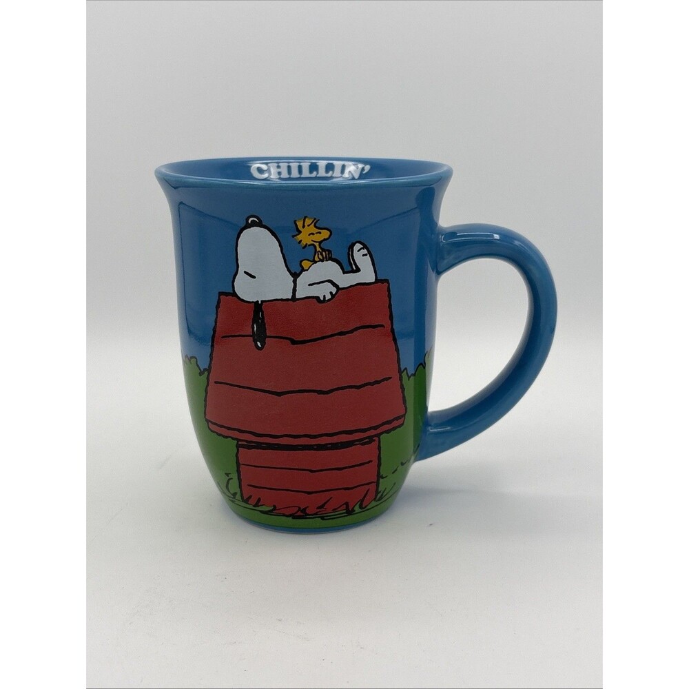Peanuts Snoopy Chillin 16 oz Blue Coffee Mug Cup Doghouse Woodstock Classic Pics